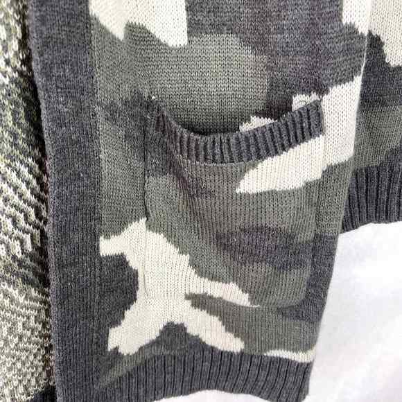 Camouflage Open Front Cardigan Sweater Green Size Small No Boundaries - Picture 3 of 6